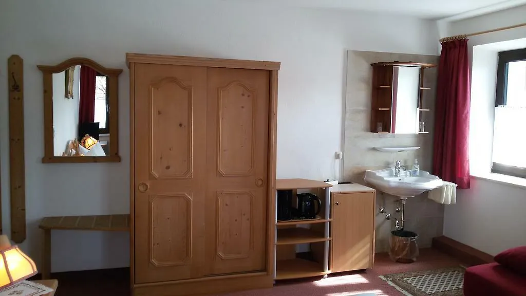 Hotel Pension Lindenhof Prien 2*,